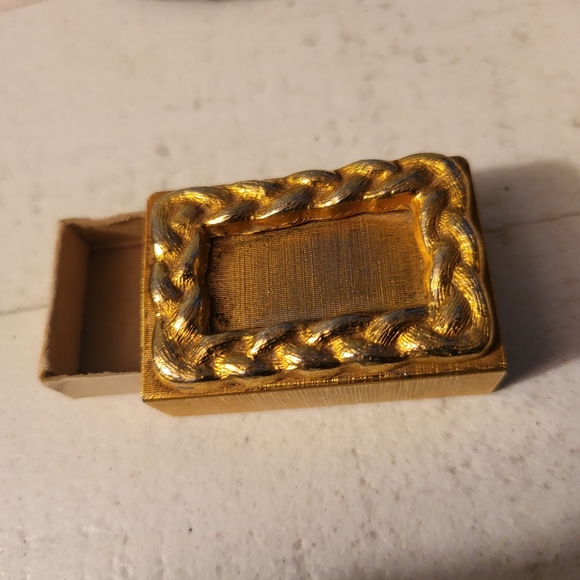 Vtg Duo Ashtrays & Matchbook Set~Goldtone Rope Design - Picture 3 of 6